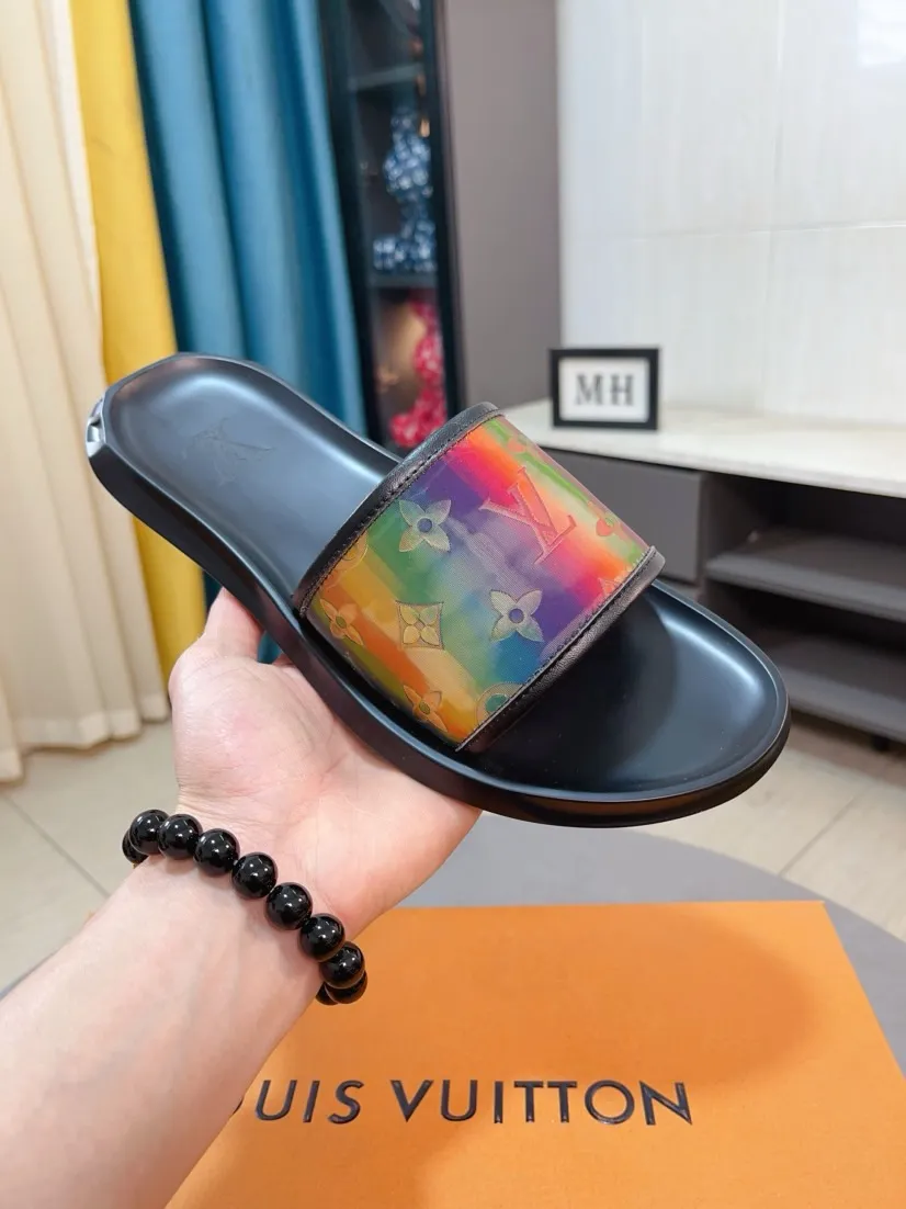 Men's shoes 💰260🌹🌹 (lv-Louis Vuitton) new men's sandals, high-end boutique, exquisite embossed logo decoration on the upper, fine workmanship, super soft soles, casual, loose and comfortable, a must-have in summer! \nsize：38-44
